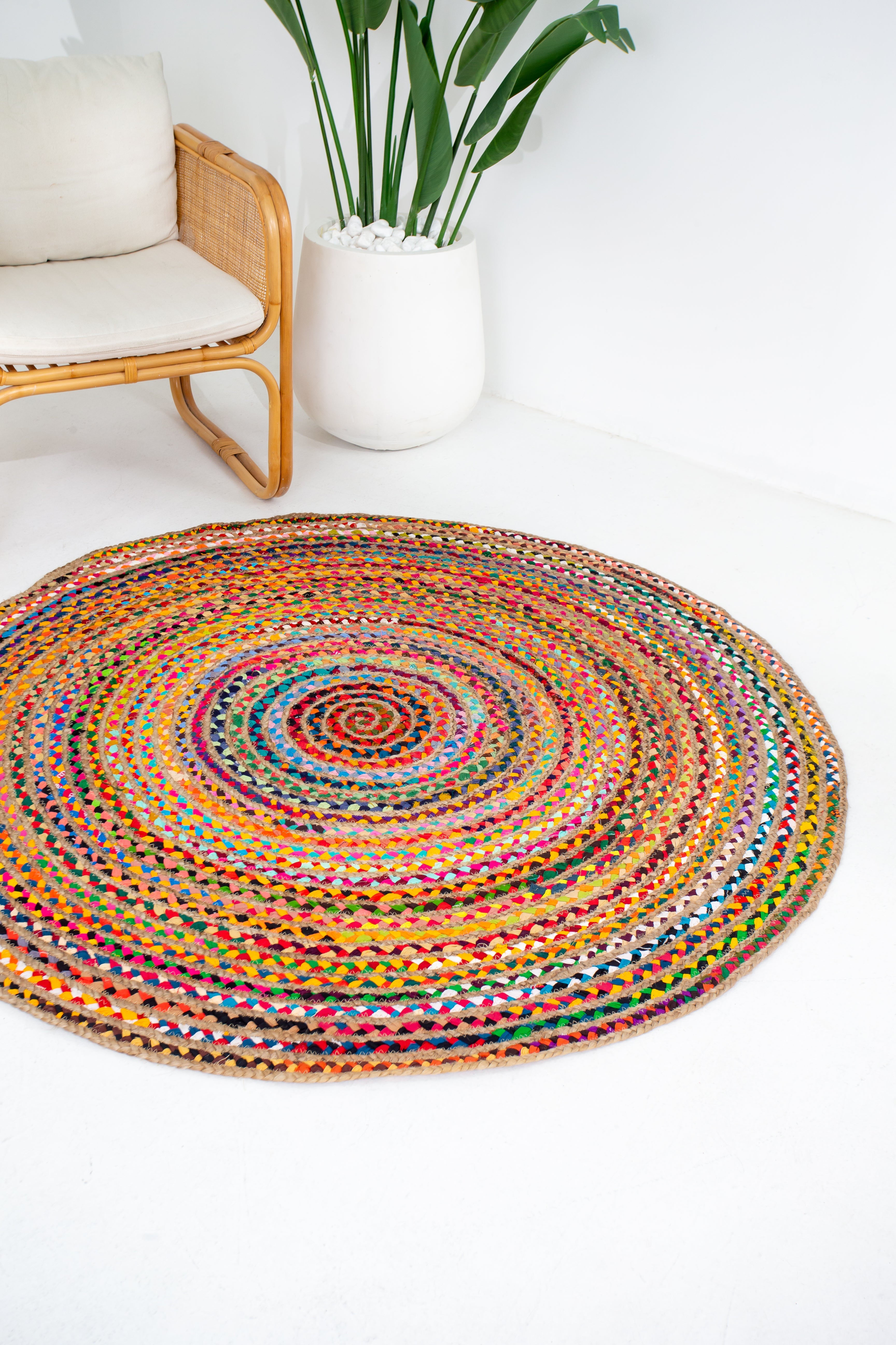 Contemporary Handmade Braided Rug - Jute and Chindi -Round