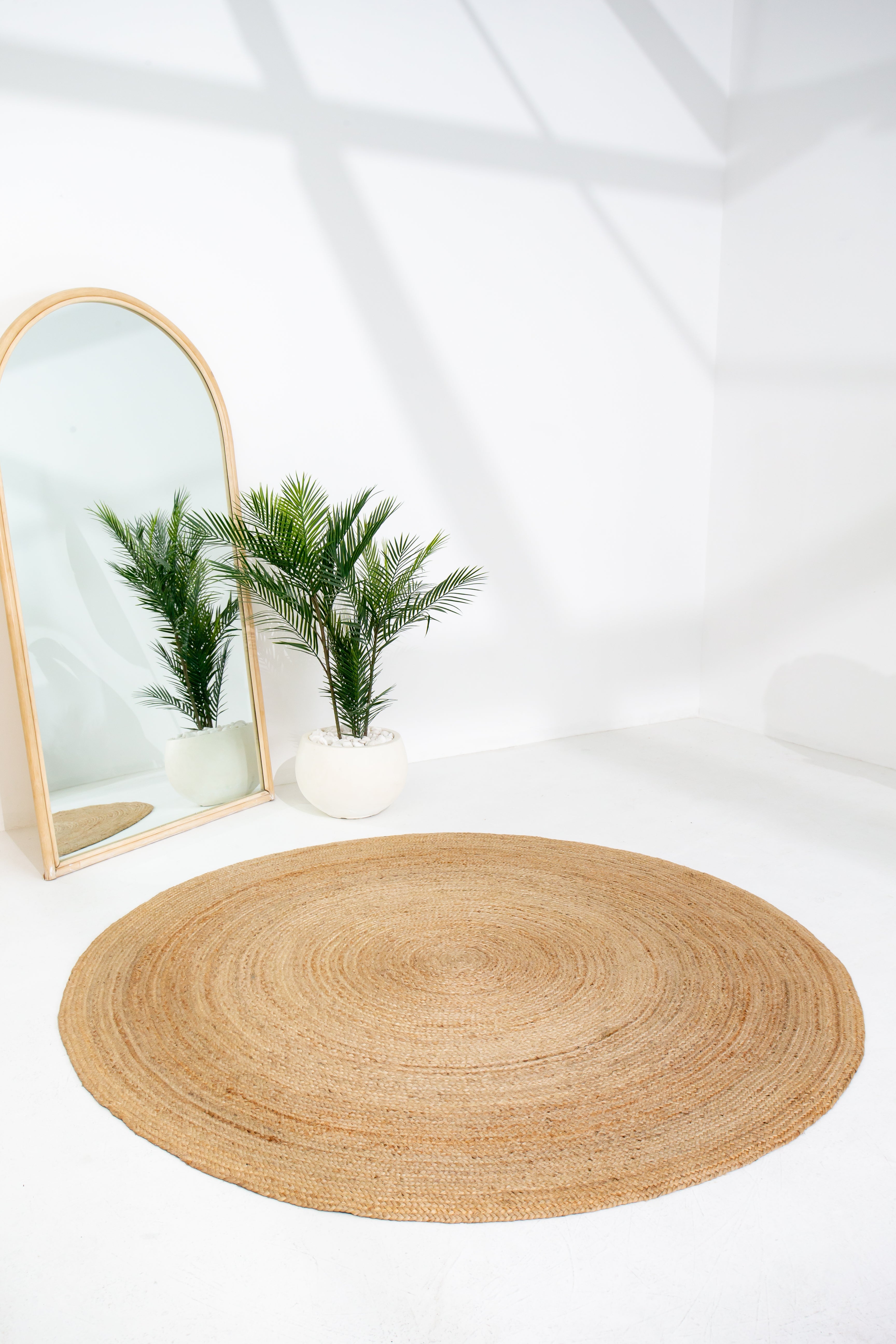 Exquisite Handwoven Braided Rug - Natural Jute - Round