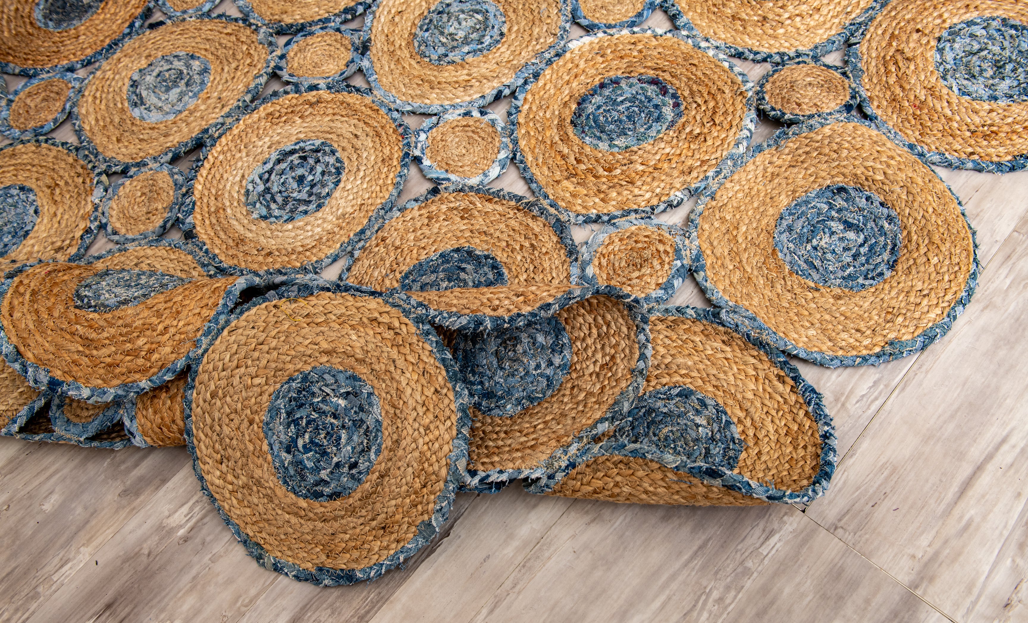 Exquisite Handwoven Braided Rug - Jute and Denim - Bubble Design
