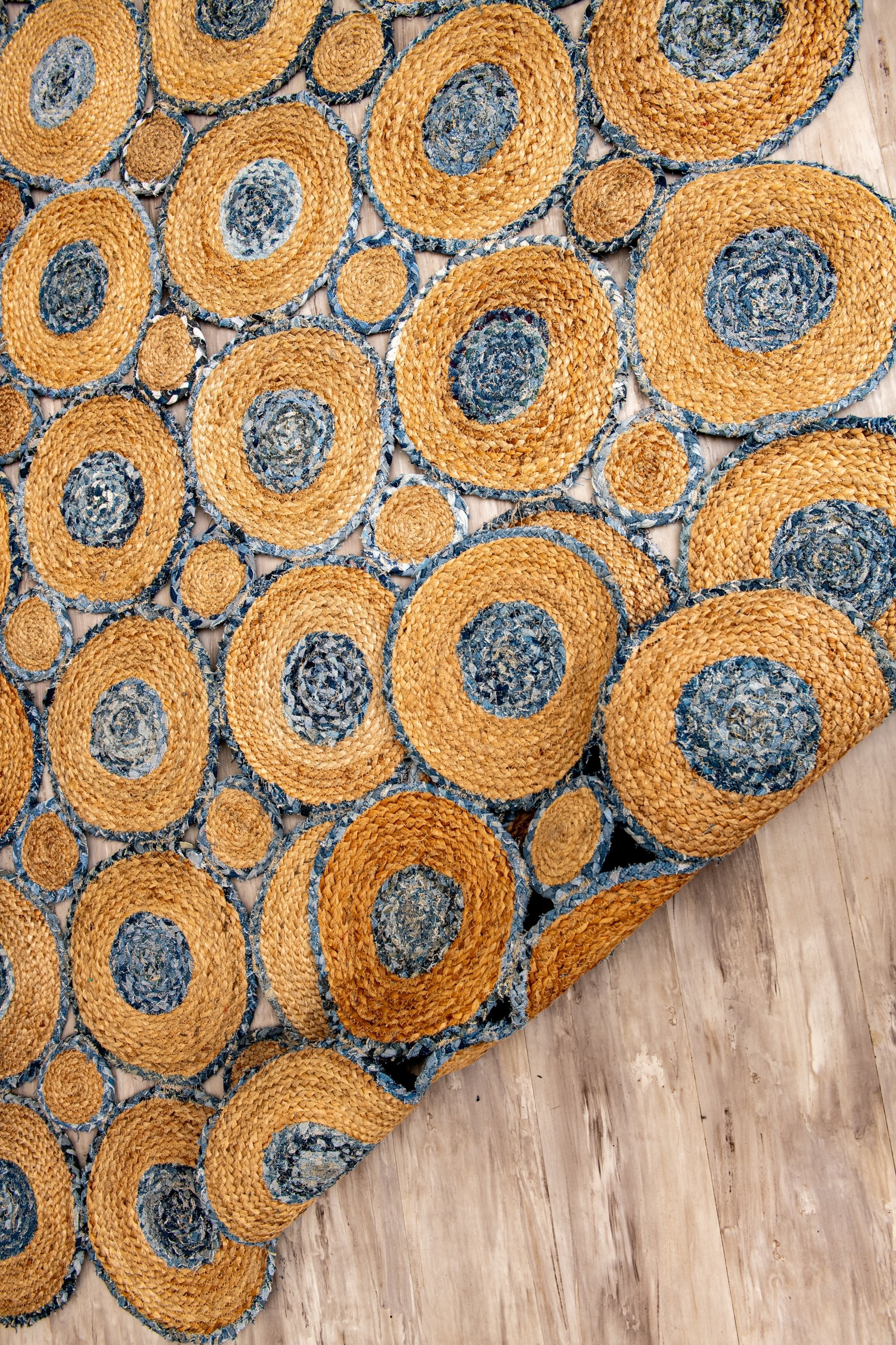 Exquisite Handwoven Braided Rug - Jute and Denim - Bubble Design