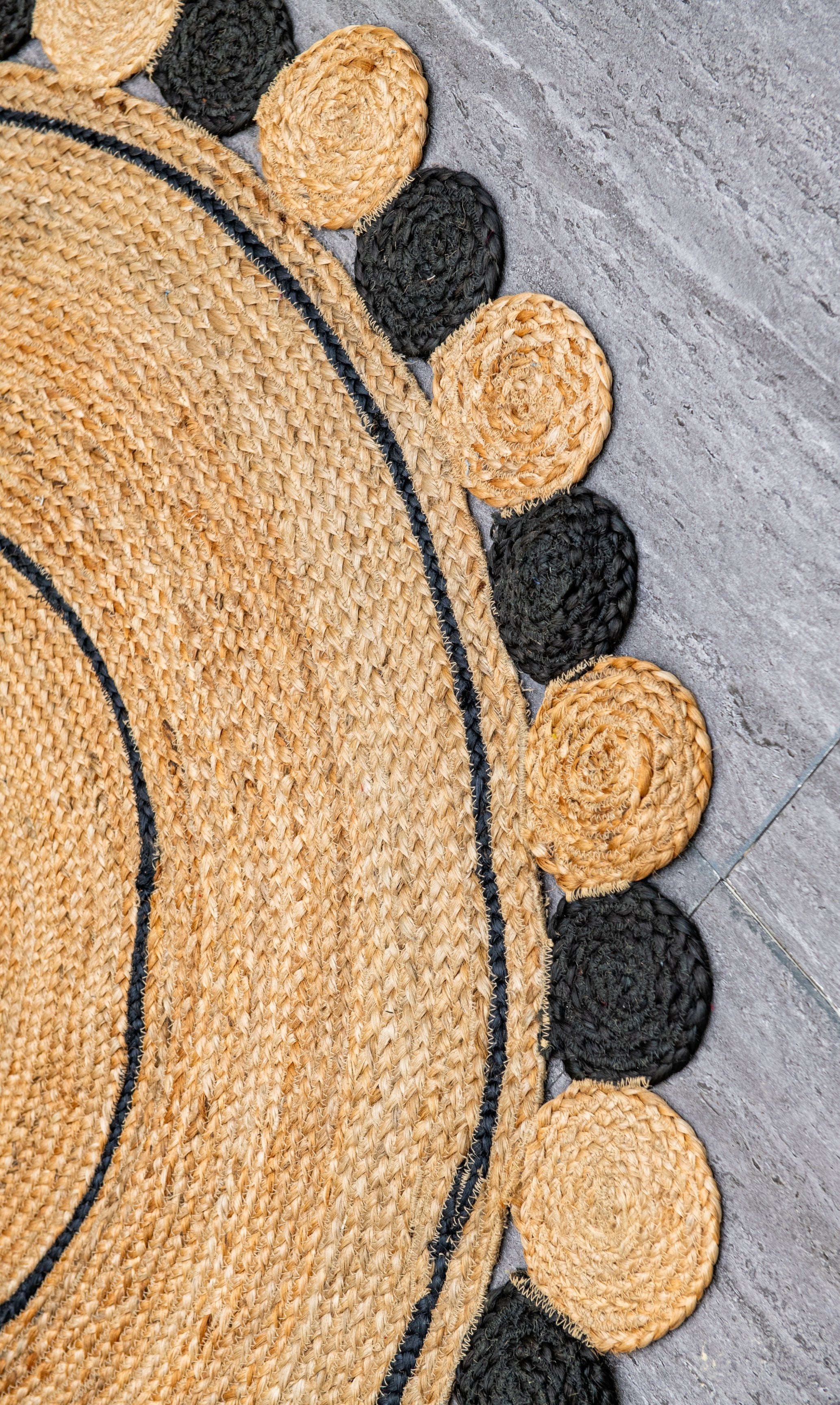 Eco-Chic Rug with Black Circular Border - Jute -Round