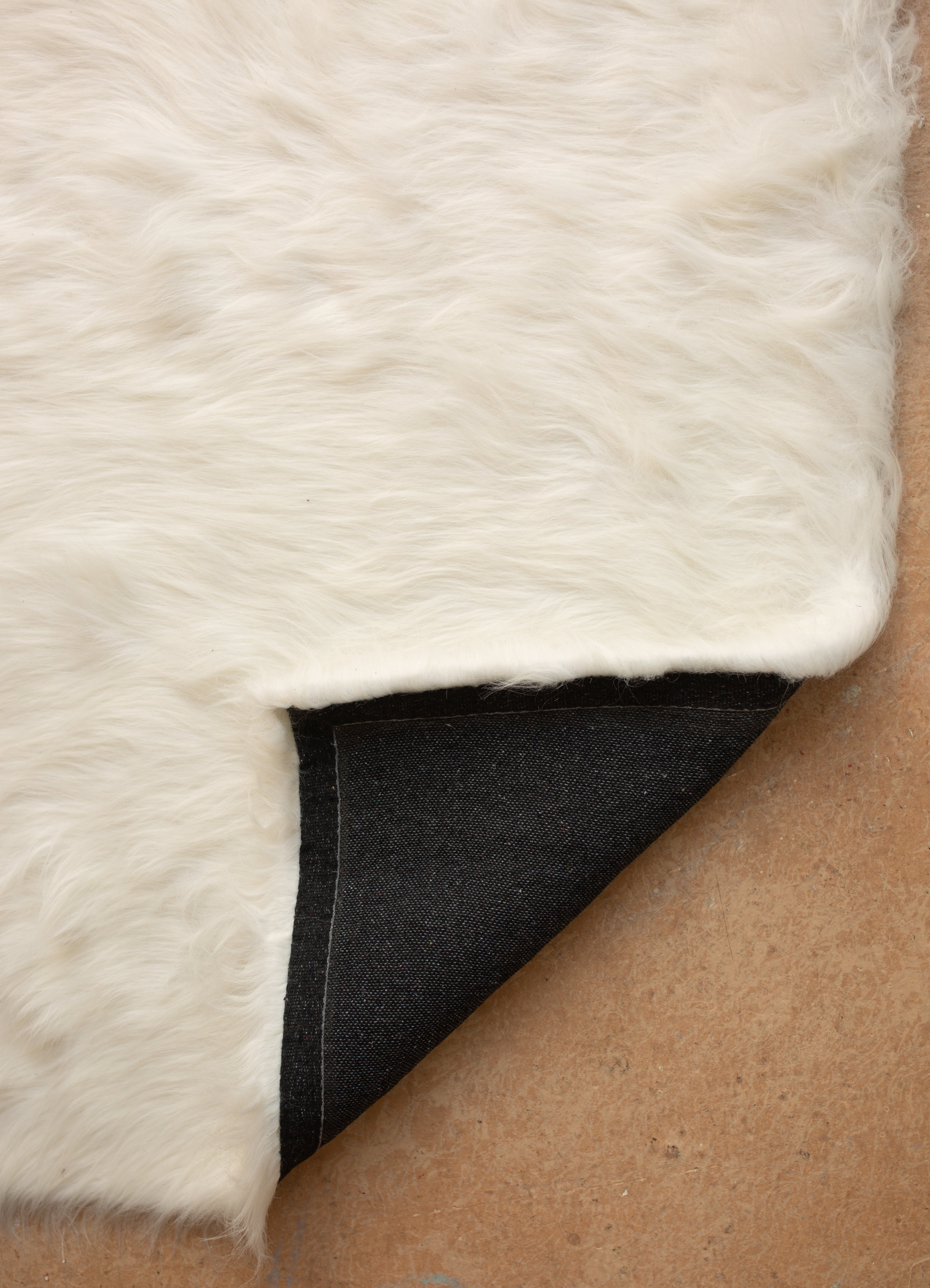 Sumptuous Fluffy Fur Carpet - Premium Long Fur - Snow White