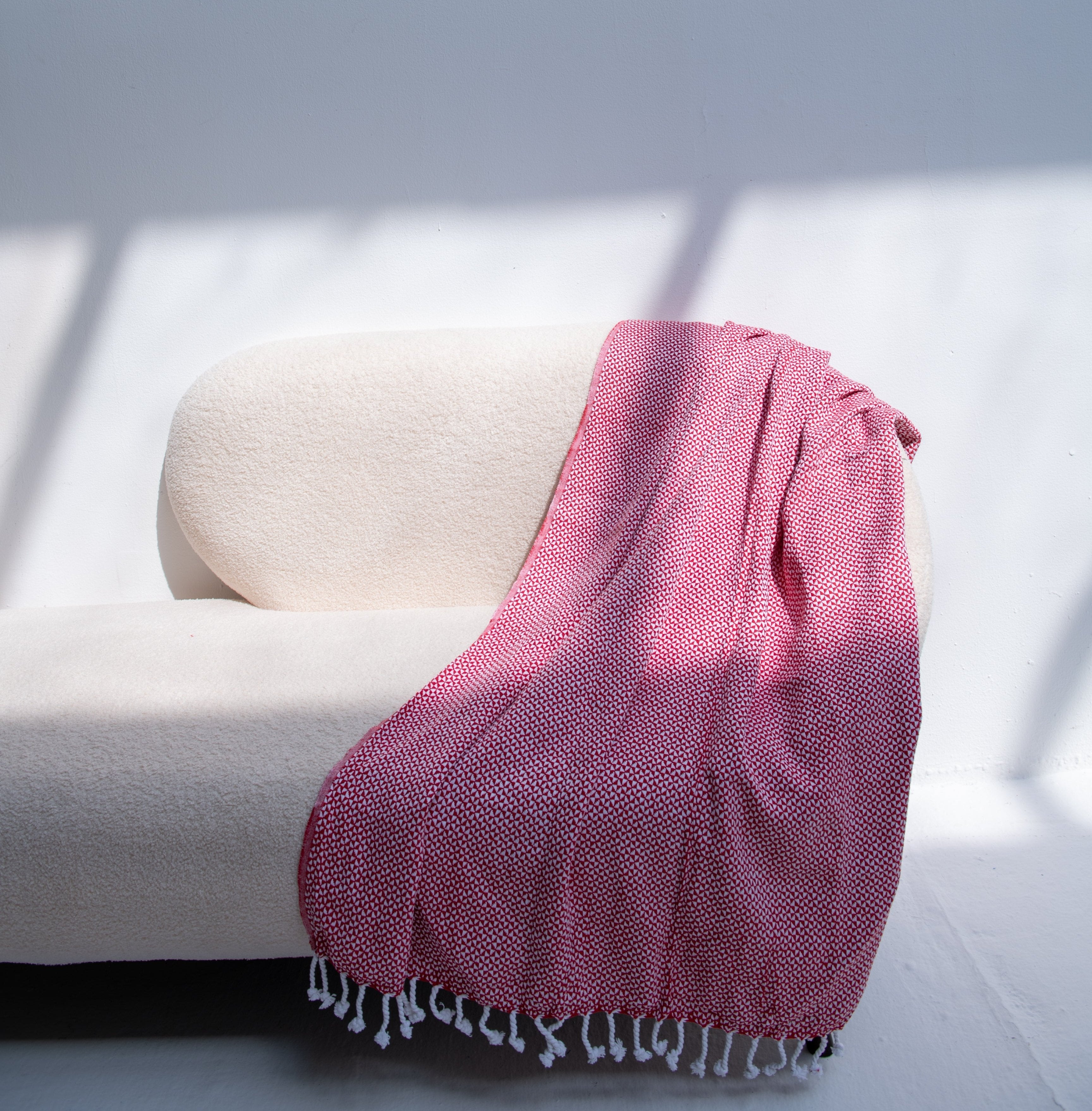 Geometric Pattern Sofa Throw- Red and White