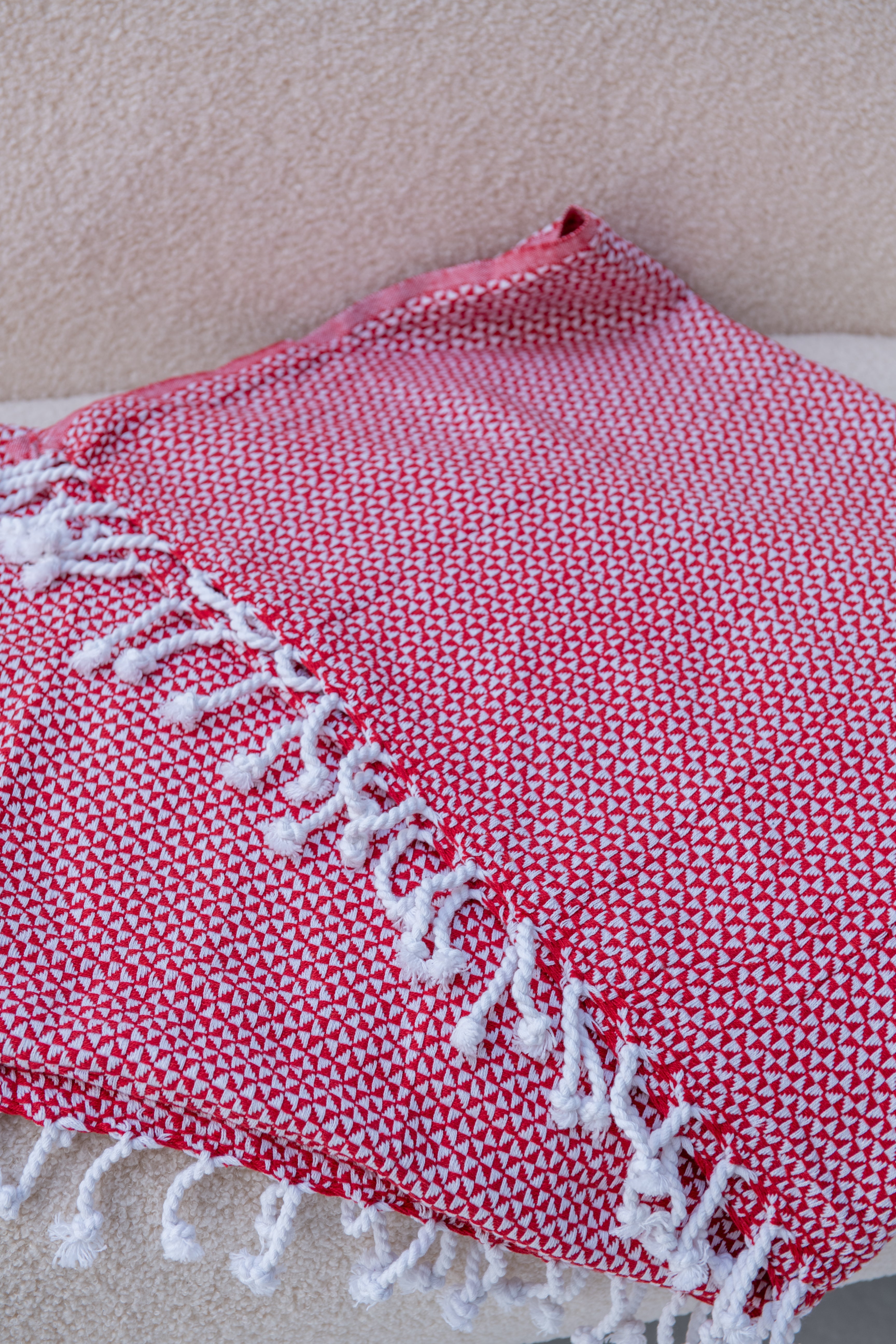 Geometric Pattern Sofa Throw- Red and White