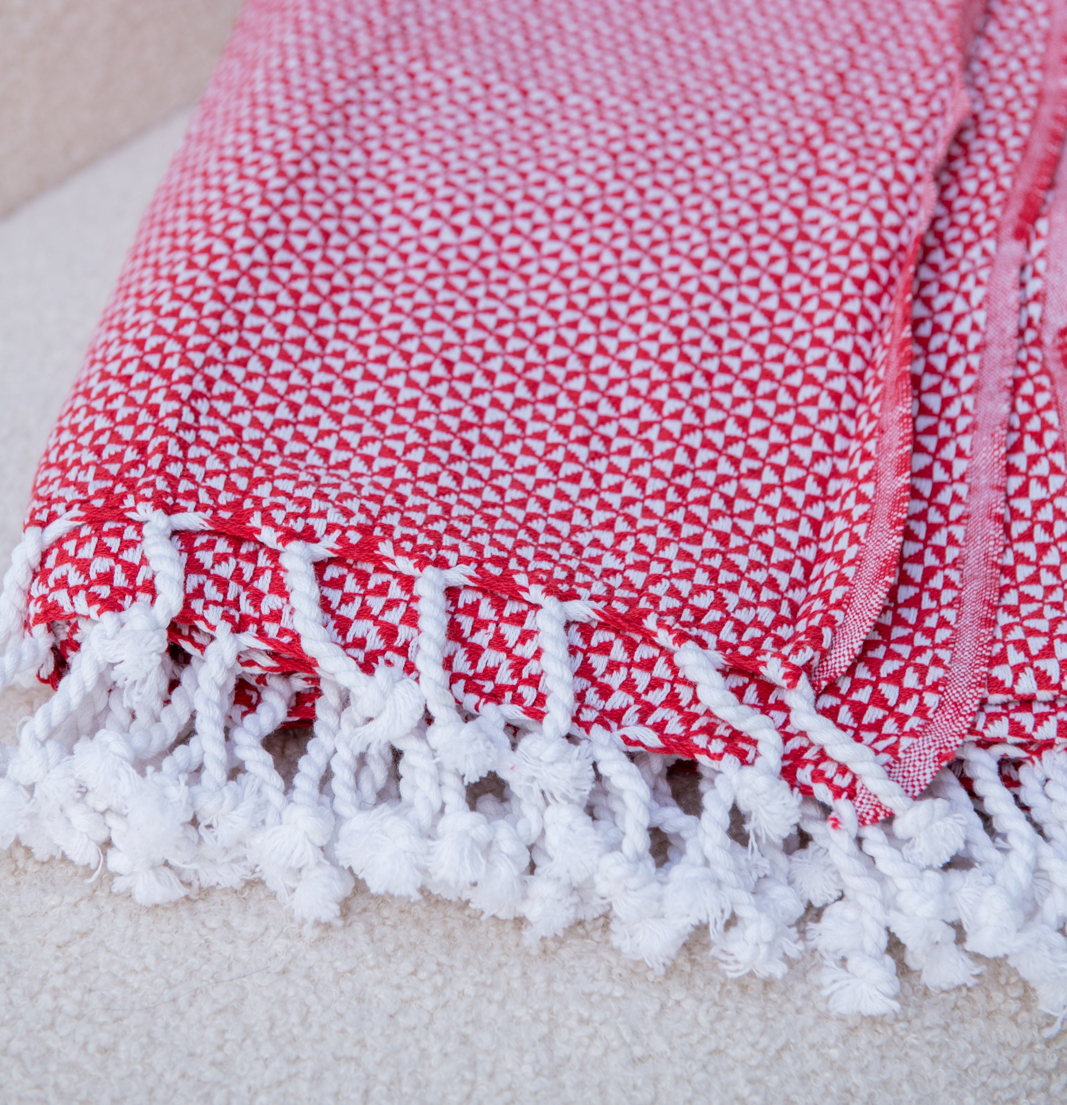 Geometric Pattern Sofa Throw- Red and White