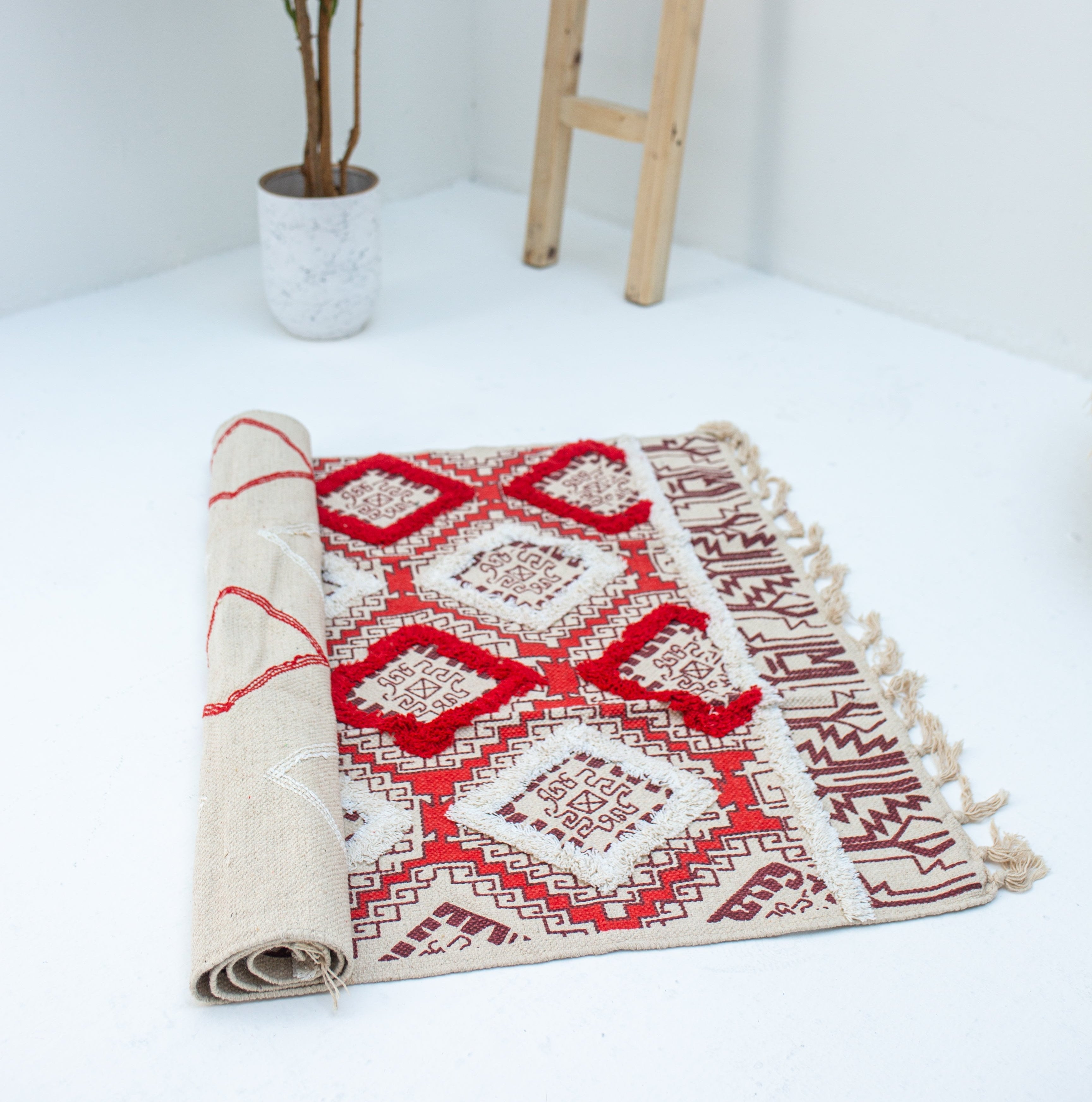 Tufted Cotton Dhurrie – Red Diamond Design
