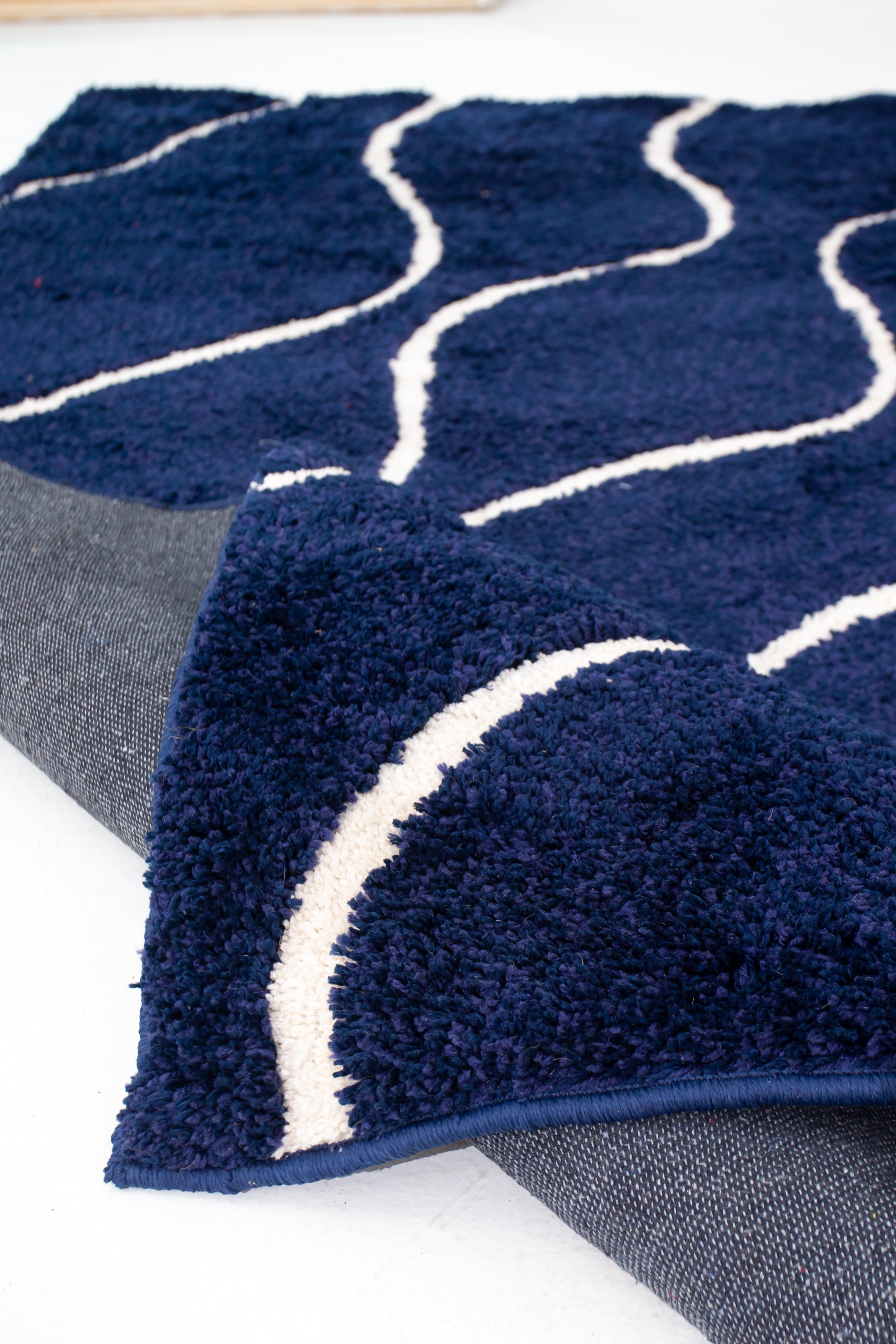 Plush Moroccan Patterned Rug - Microfiber -Navy Blue and White- Rectangle