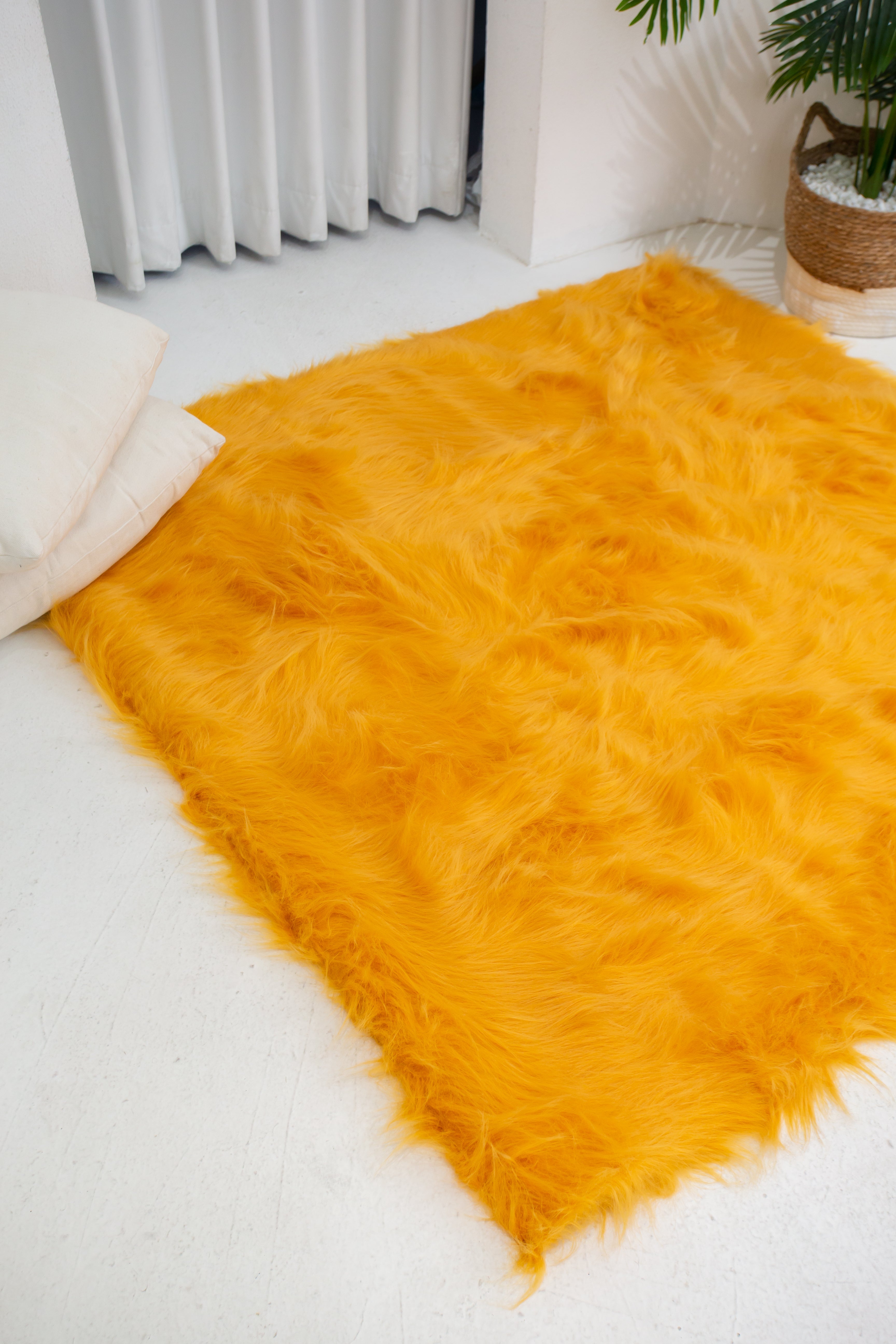 Sumptuous Fluffy Fur Carpet - Premium Long Fur - Golden Brown